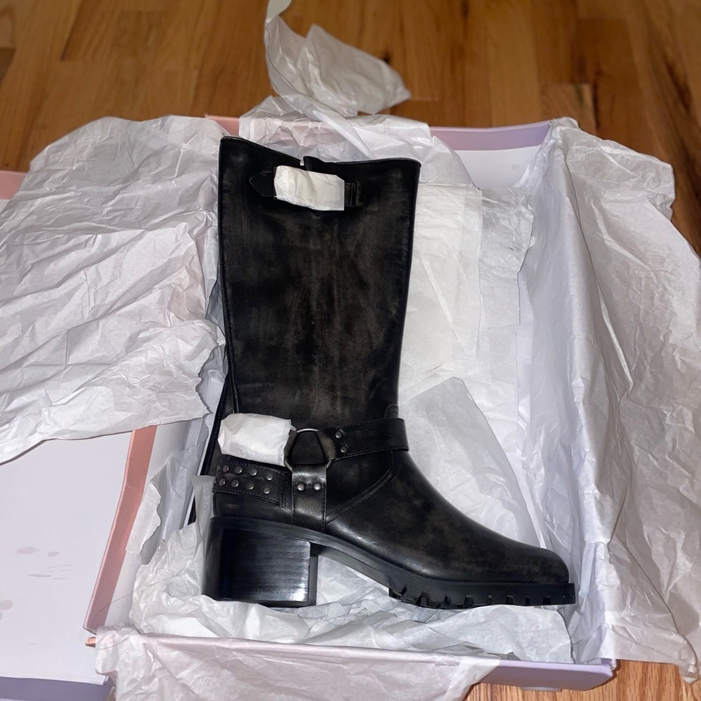 Black Heeled Boots with Chunky Heel